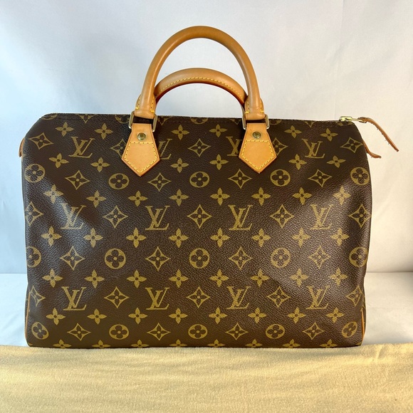 Authentic Louis Vuitton Speedy 35 Monogram ๐ - Picture 3 of 17